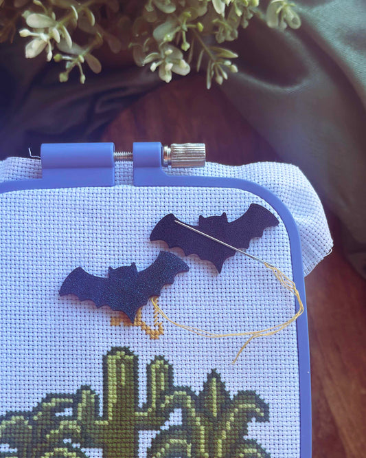 Bat Needle Minder