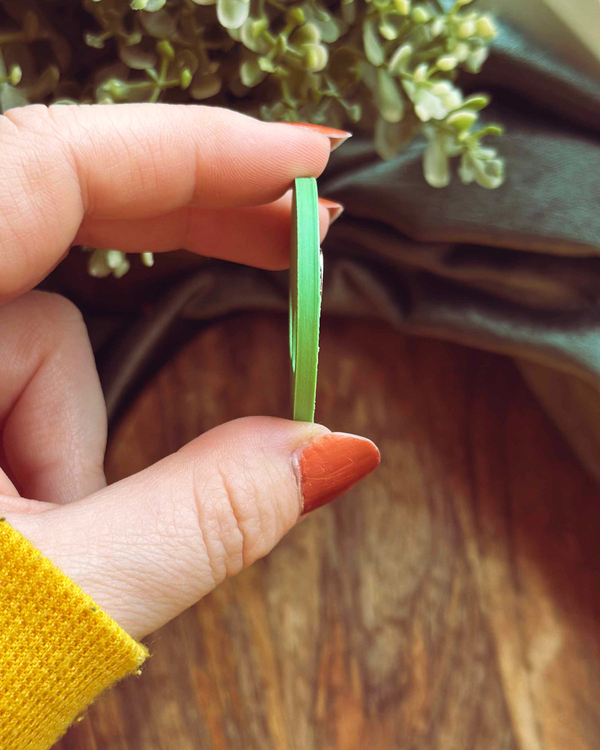 Alien Needle Minder