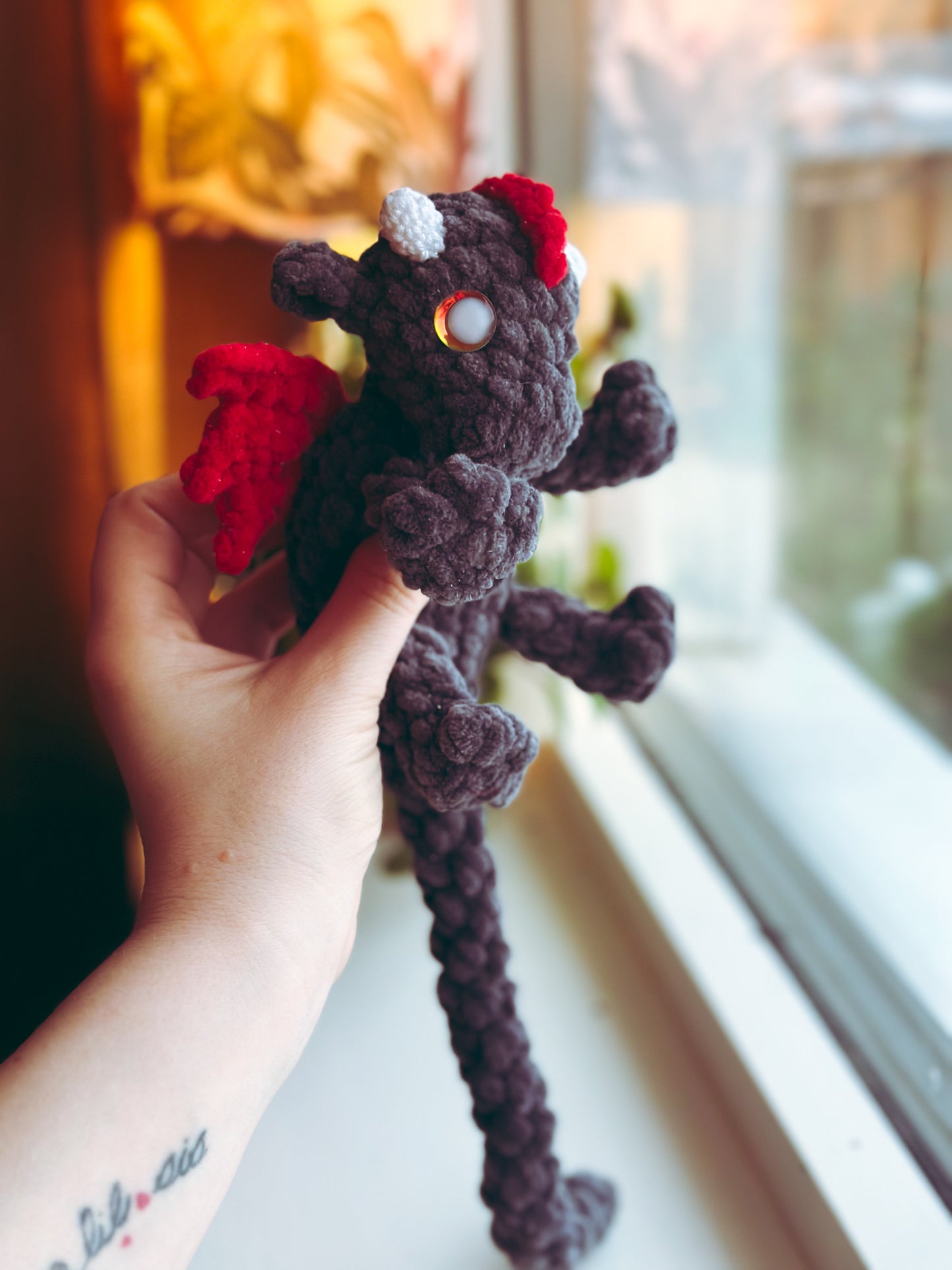 Baby Dragon Snuggler in Egg ๐