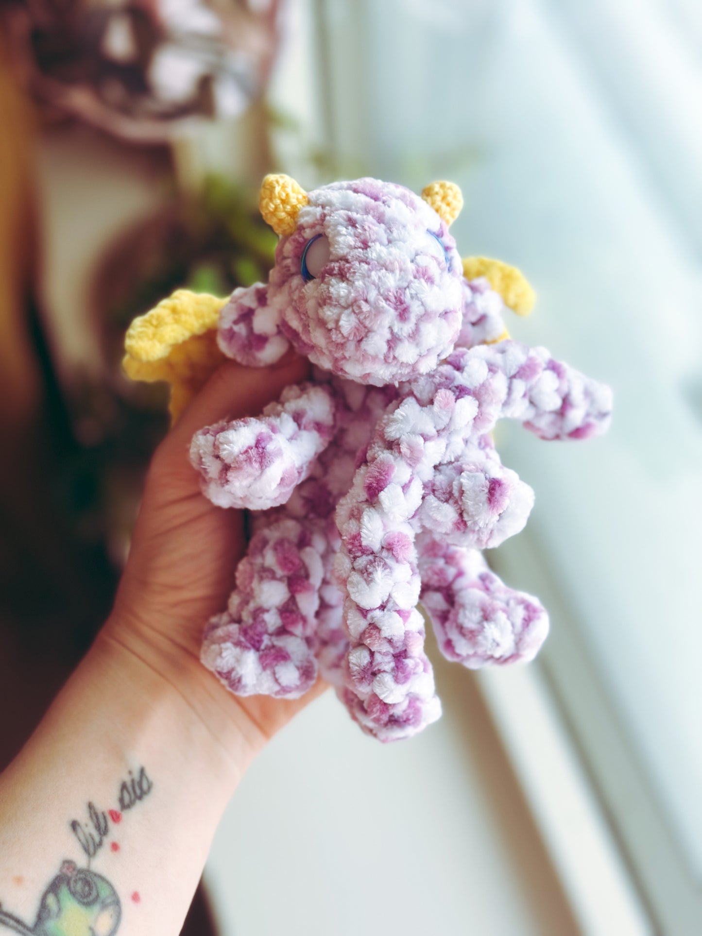 Baby Dragon Snuggler in Egg ๐