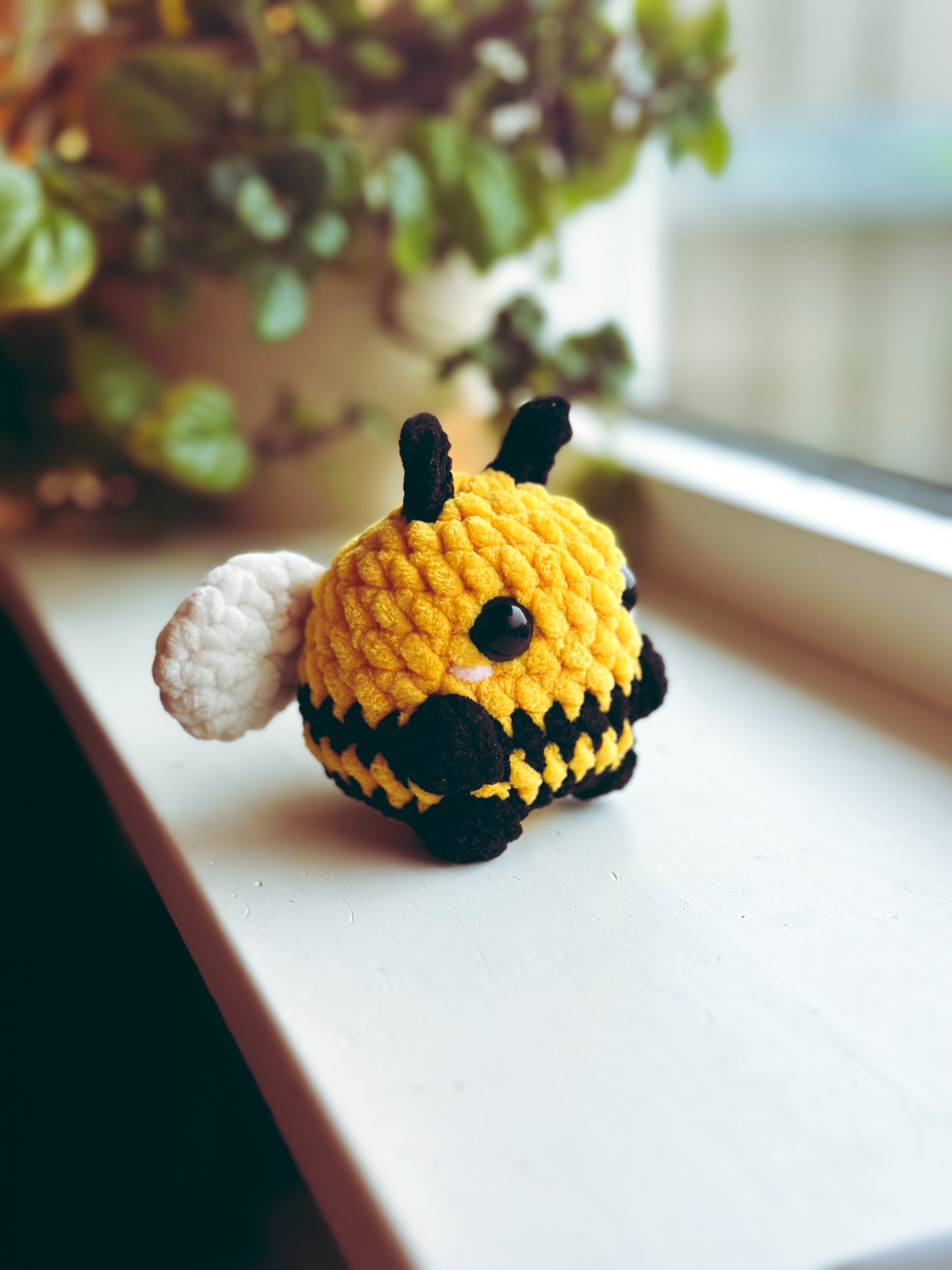 Buzz-tastic Bee Buddy - The Ultimate Cuddle Companion! 🐝