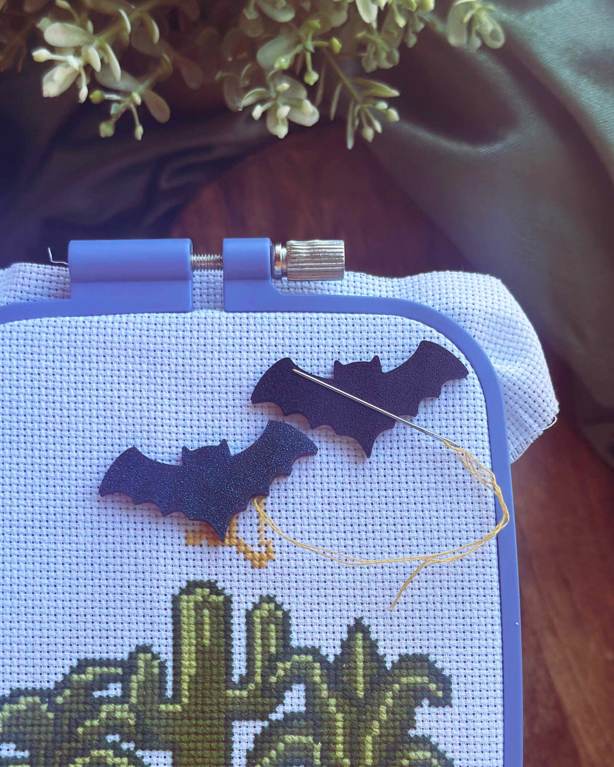Bat Needle Minder
