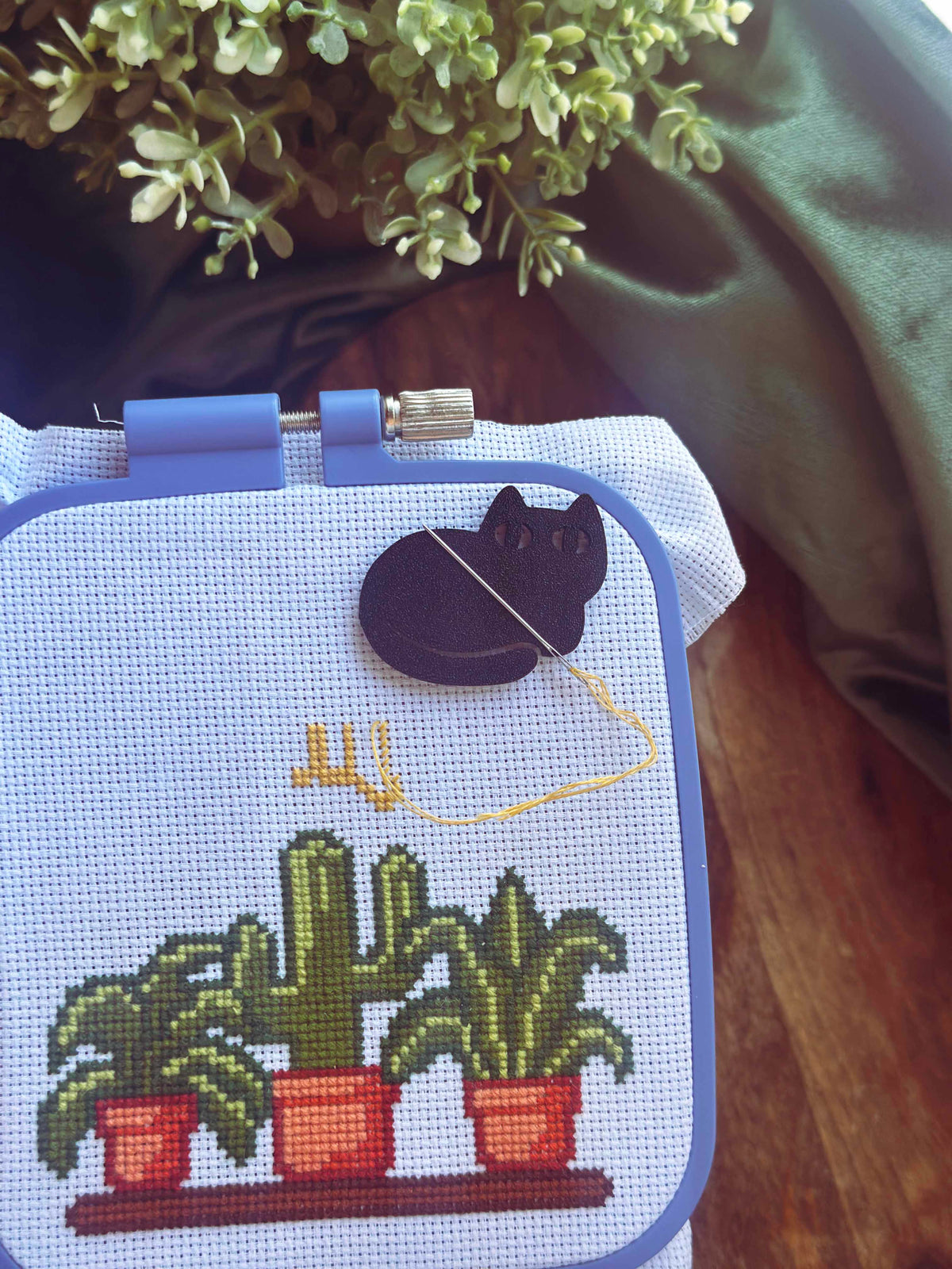 Cat Needle Minder