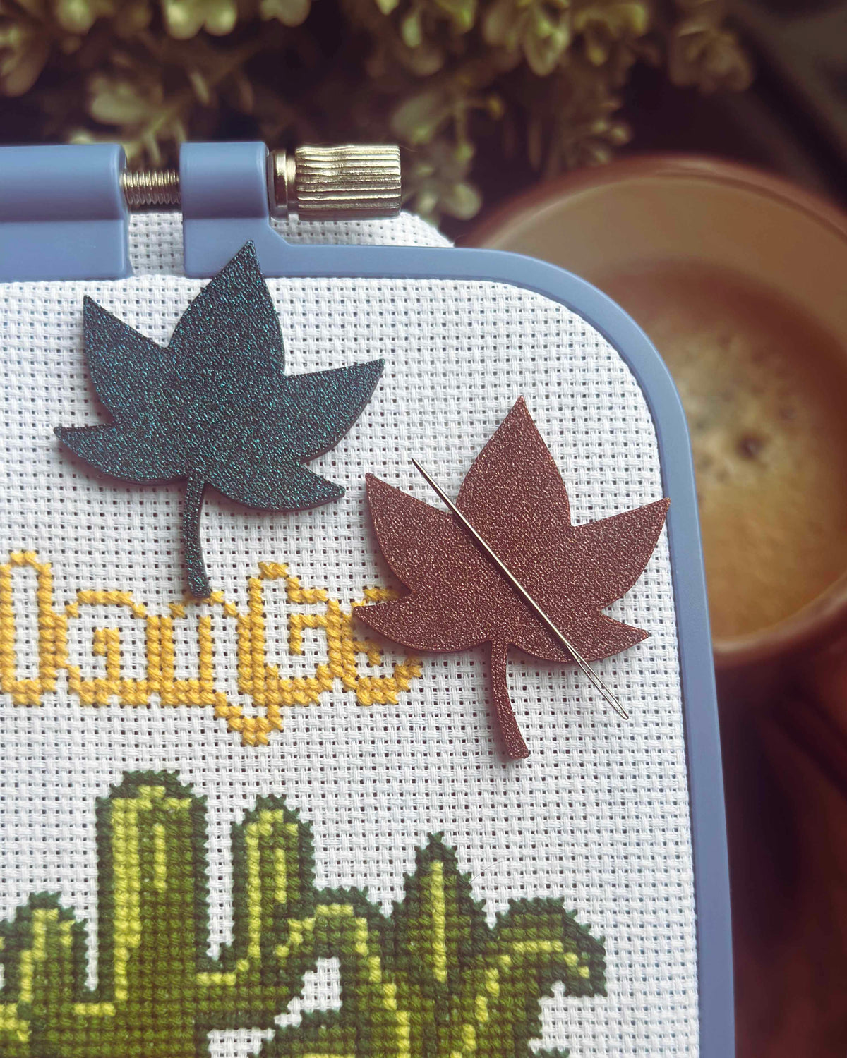 Fall Leaf Needle Minder