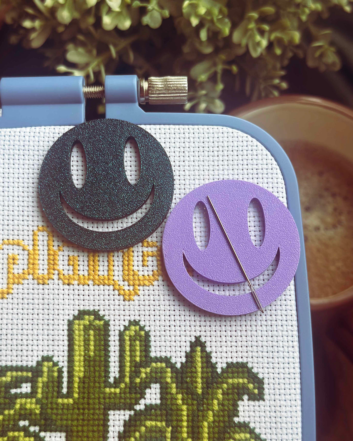 Smiley Needle Minder