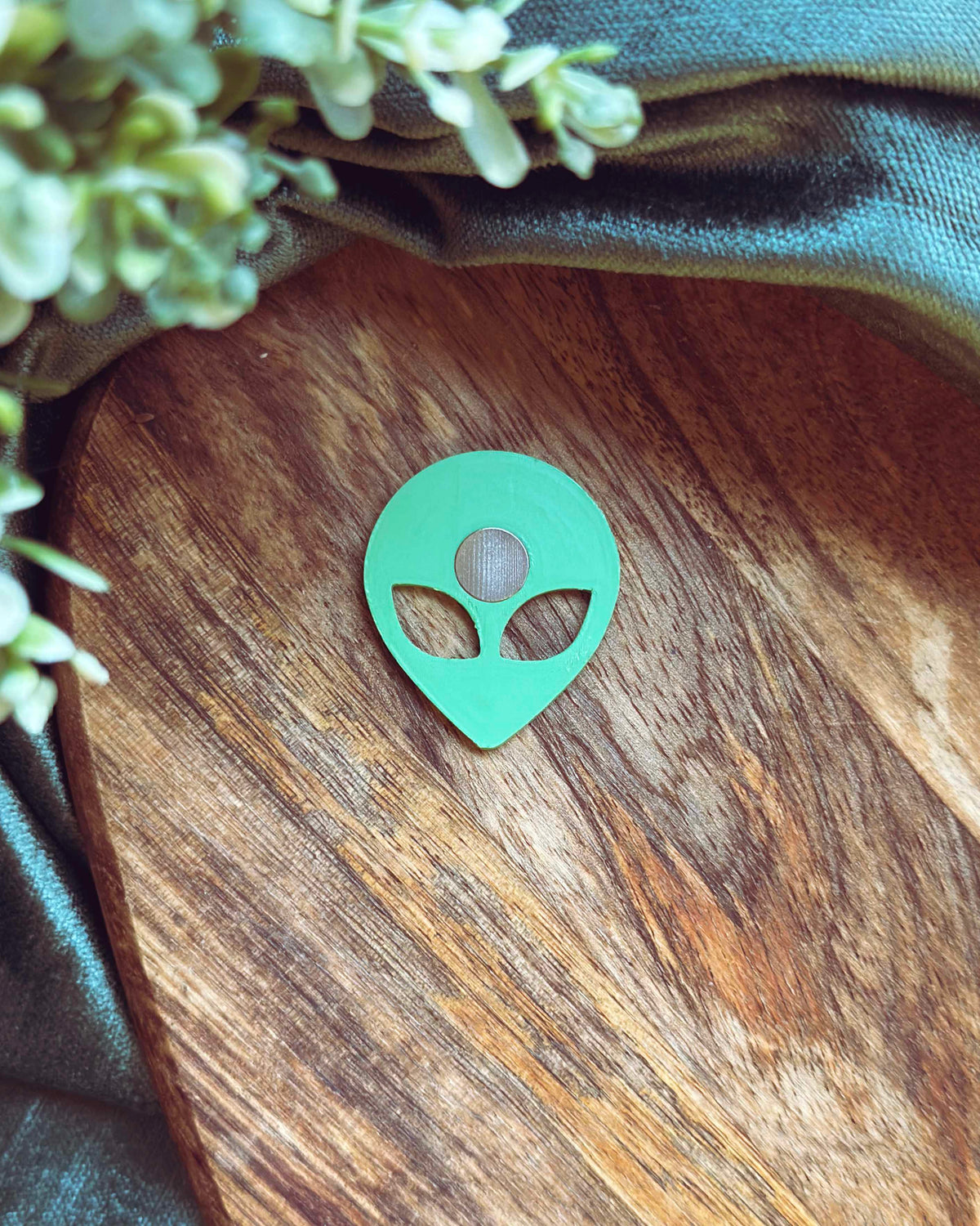 Alien Needle Minder