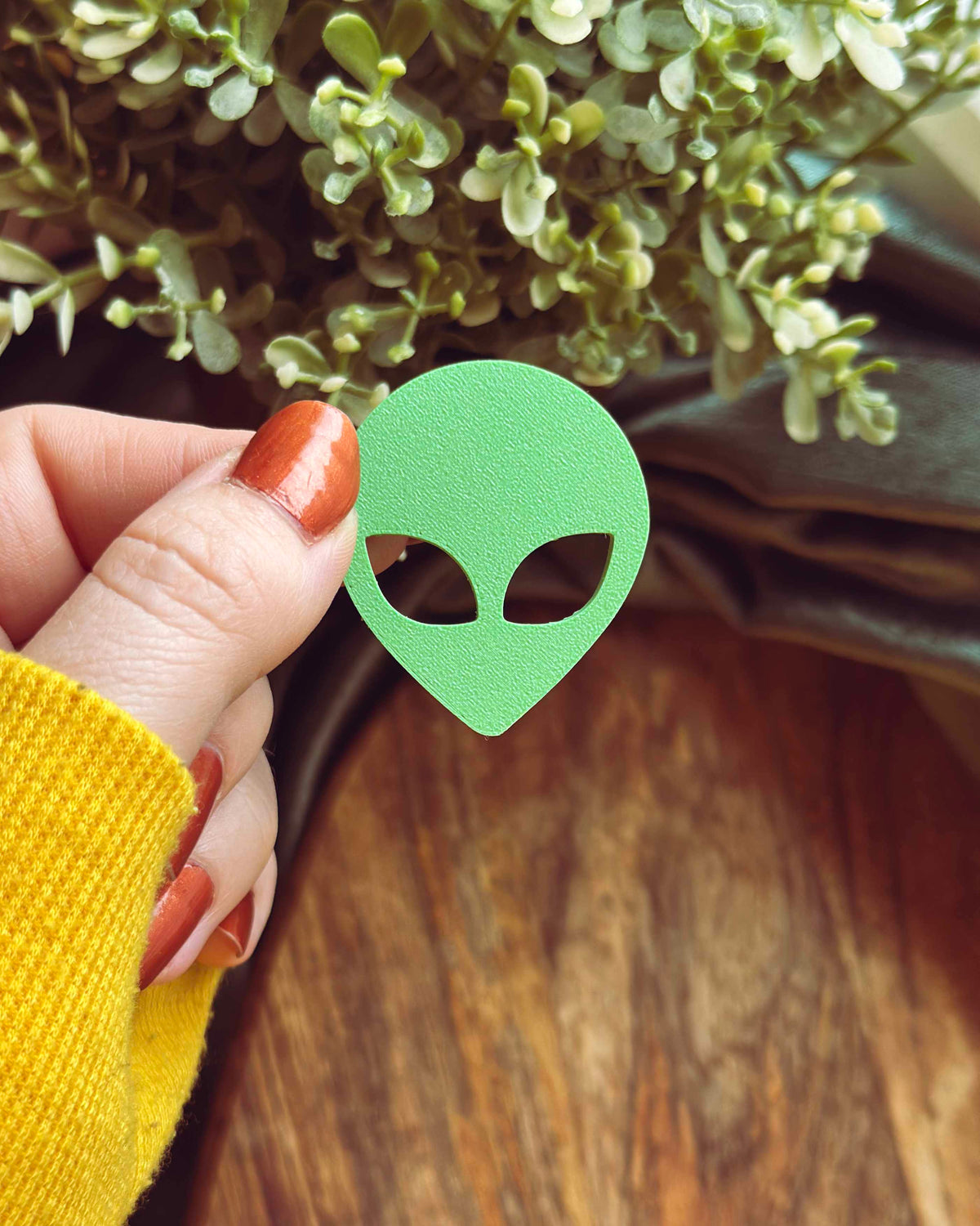 Alien Needle Minder