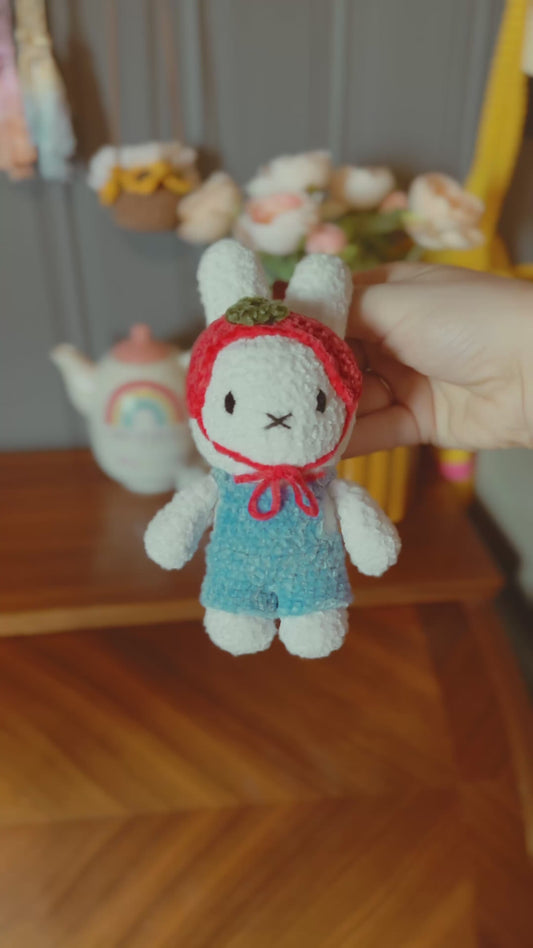 The Tomato Bun Charm – Crochet Bunny Bag Accessory 🍅🐰